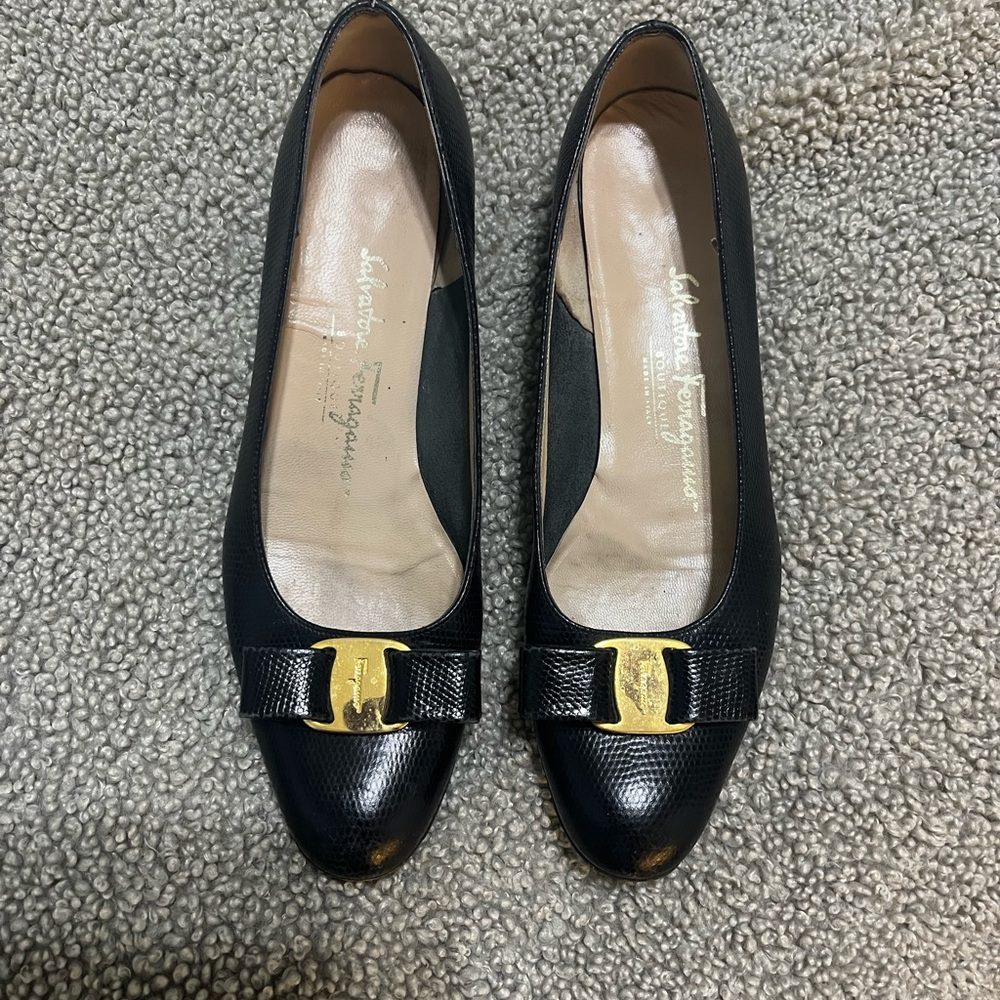 Classic Ferragamo women’s 1.5 inch leather pumps